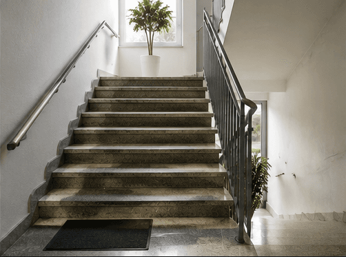 Gepflegtes Treppenhaus in einem Wohnhaus in Heilbronn